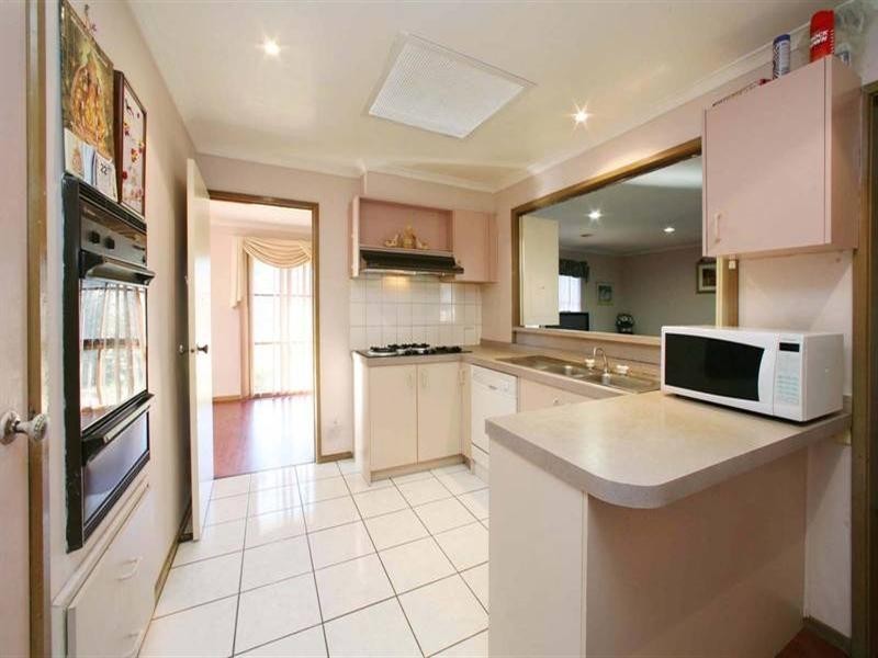 1 Linnel Court, Rowville VIC 3178