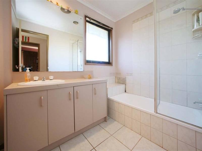 1 Linnel Court, Rowville VIC 3178