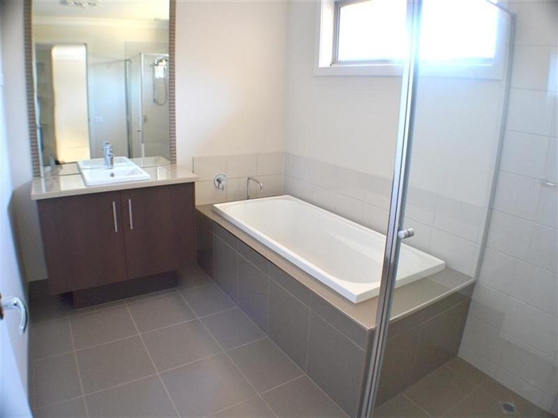 8 Harvie Street, Glen Waverley VIC 3150