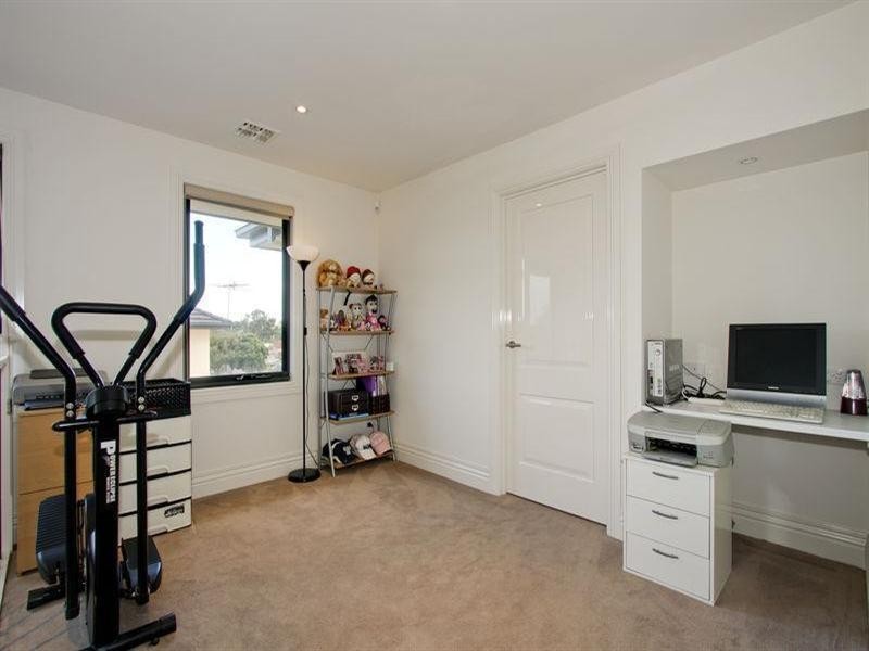 4b Pimm Court, Glen Waverley VIC 3150