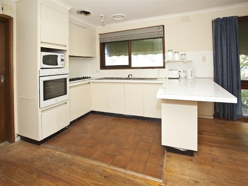 17 Chivalry Avenue, Glen Waverley VIC 3150