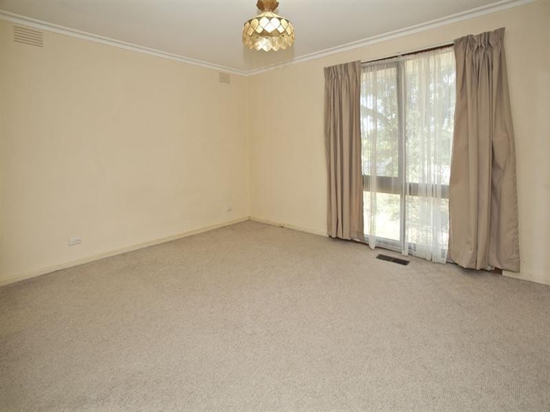 17 Chivalry Avenue, Glen Waverley VIC 3150