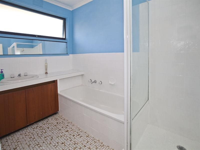 17 Chivalry Avenue, Glen Waverley VIC 3150