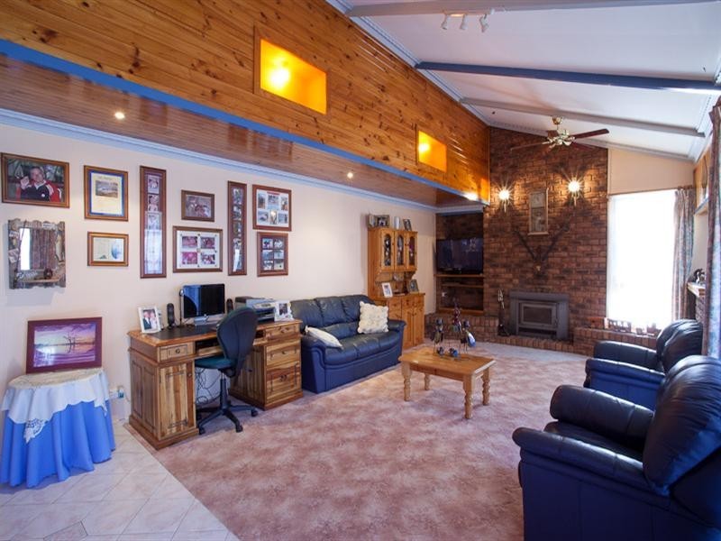 25 Stuart Avenue, Hampton Park VIC 3976