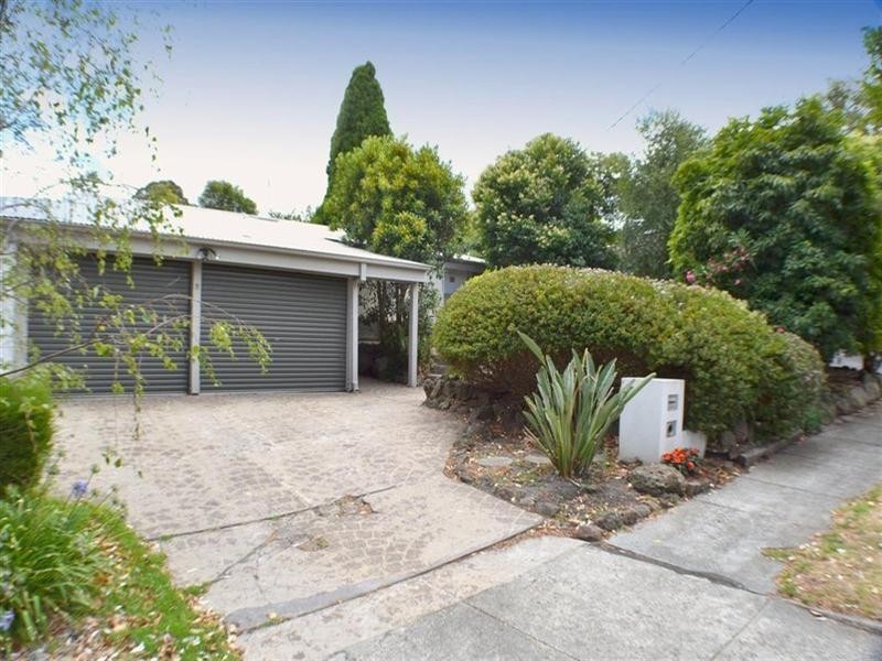 8 Charlnet Drive, Vermont South VIC 3133