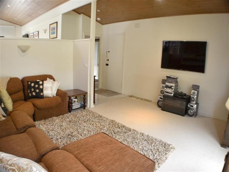 8 Charlnet Drive, Vermont South VIC 3133