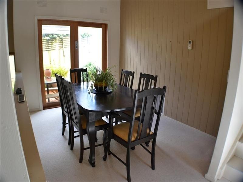 8 Charlnet Drive, Vermont South VIC 3133