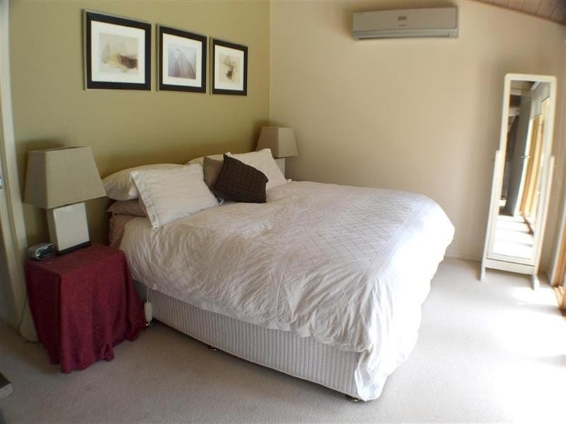 8 Charlnet Drive, Vermont South VIC 3133