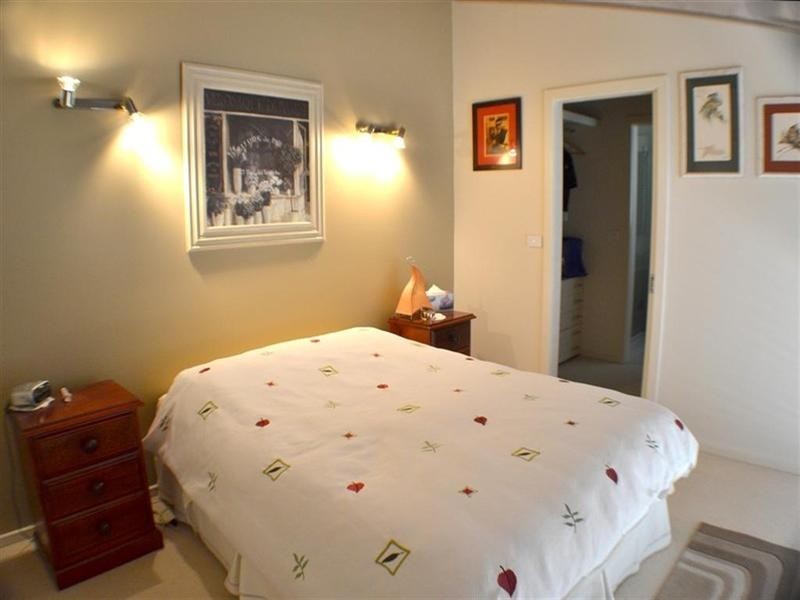 8 Charlnet Drive, Vermont South VIC 3133