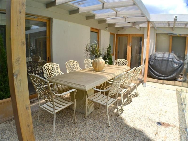 8 Charlnet Drive, Vermont South VIC 3133