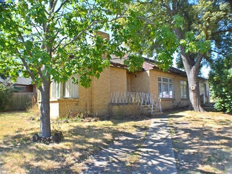 4 Meadow Crescent, Mount Waverley VIC 3149