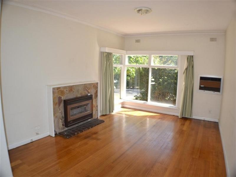 4 Meadow Crescent, Mount Waverley VIC 3149