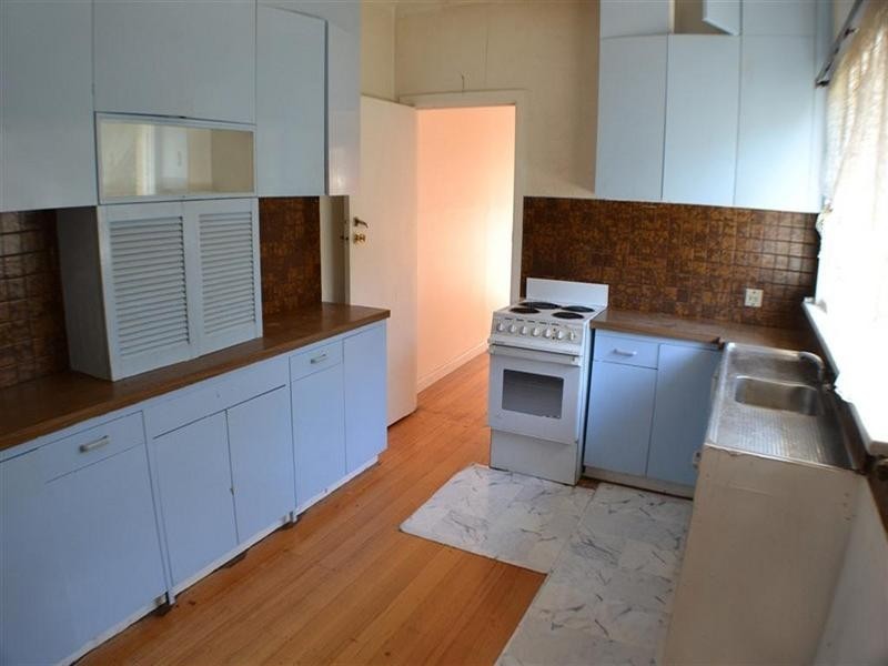 4 Meadow Crescent, Mount Waverley VIC 3149