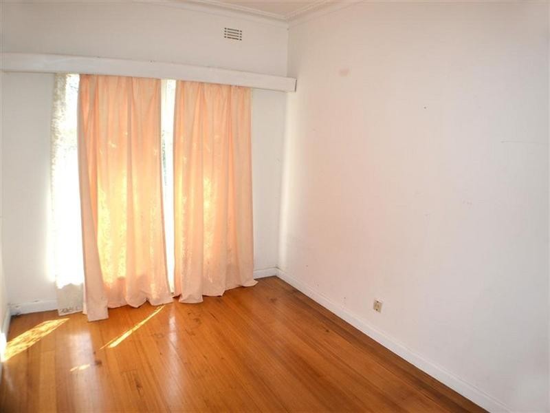 4 Meadow Crescent, Mount Waverley VIC 3149