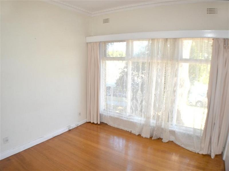 4 Meadow Crescent, Mount Waverley VIC 3149