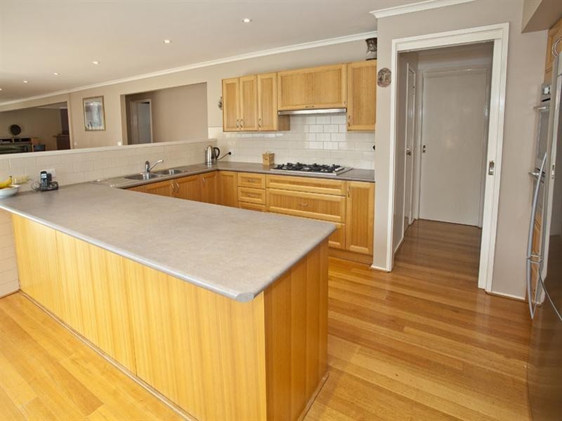 4 Summerhill Avenue, Wheelers Hill VIC 3150