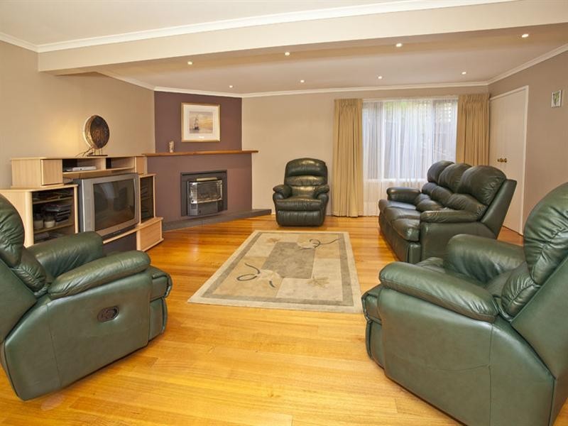 4 Summerhill Avenue, Wheelers Hill VIC 3150