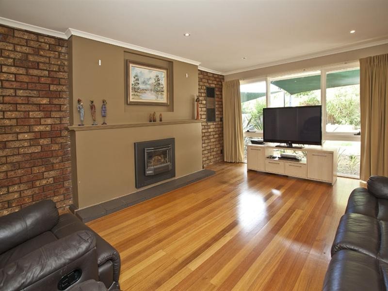 4 Summerhill Avenue, Wheelers Hill VIC 3150