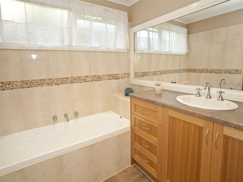 4 Summerhill Avenue, Wheelers Hill VIC 3150