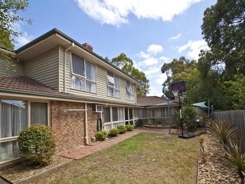 4 Summerhill Avenue, Wheelers Hill VIC 3150
