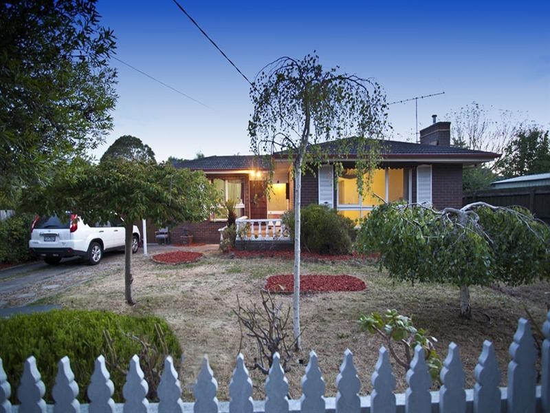 2 Brentwood Drive, Glen Waverley VIC 3150