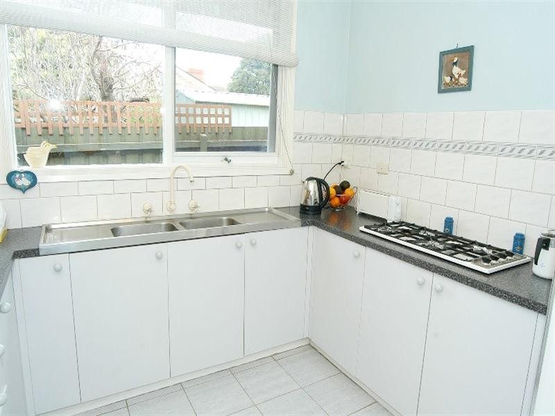 2 Brentwood Drive, Glen Waverley VIC 3150