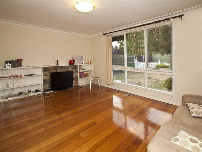 2 Brentwood Drive, Glen Waverley VIC 3150