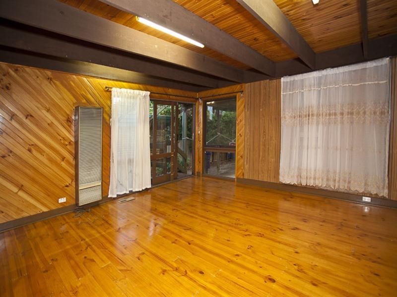 2 Brentwood Drive, Glen Waverley VIC 3150