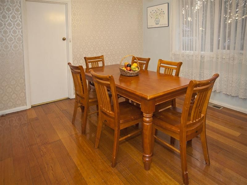 2 Brentwood Drive, Glen Waverley VIC 3150