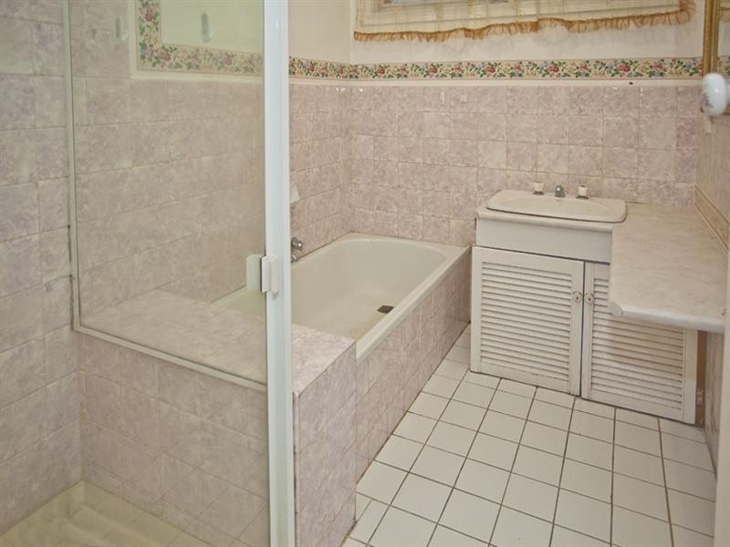 2 Brentwood Drive, Glen Waverley VIC 3150