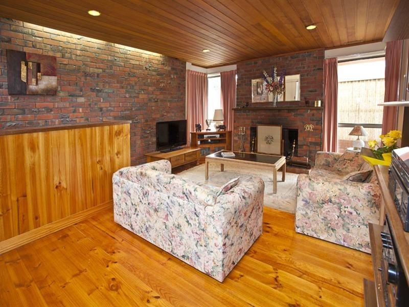 70 King Arthur Drive, Glen Waverley VIC 3150