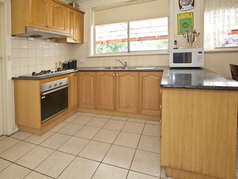 4 Diosma Drive, Glen Waverley VIC 3150