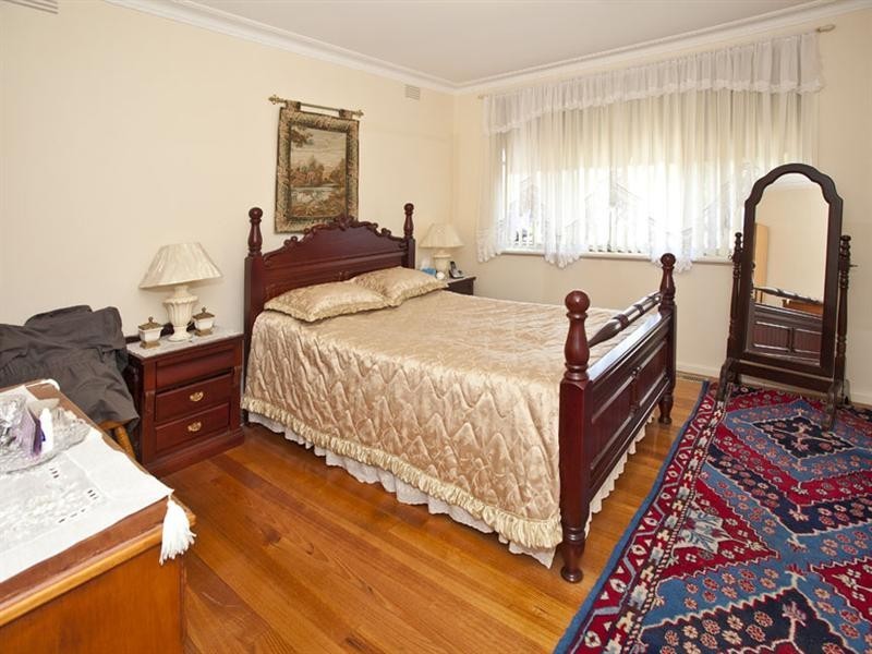 4 Diosma Drive, Glen Waverley VIC 3150