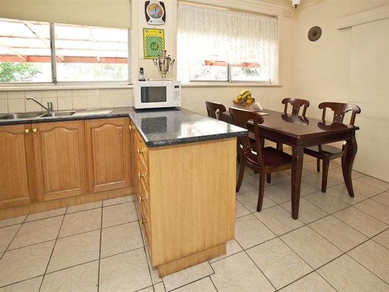 4 Diosma Drive, Glen Waverley VIC 3150