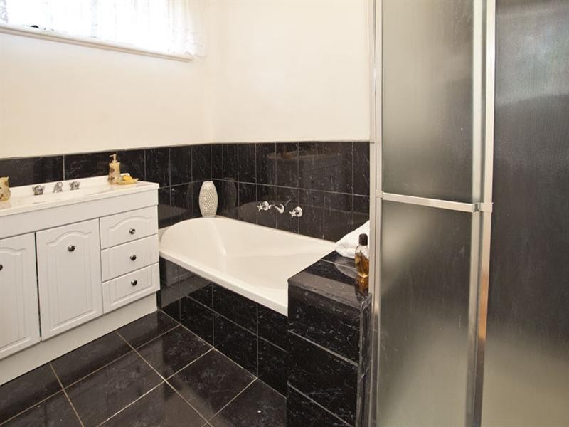 4 Diosma Drive, Glen Waverley VIC 3150