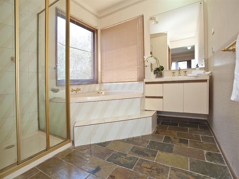 6 Torwood Drive, Vermont South VIC 3133