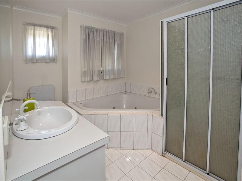 2/40 Tourmaline Crescent, Wheelers Hill VIC 3150