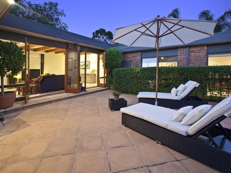 27 Cambrian Crescent, Wheelers Hill VIC 3150