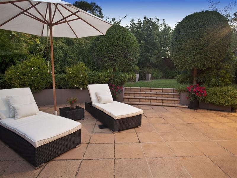 27 Cambrian Crescent, Wheelers Hill VIC 3150