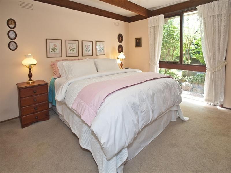 9 Crestmont Drive, Glen Waverley VIC 3150