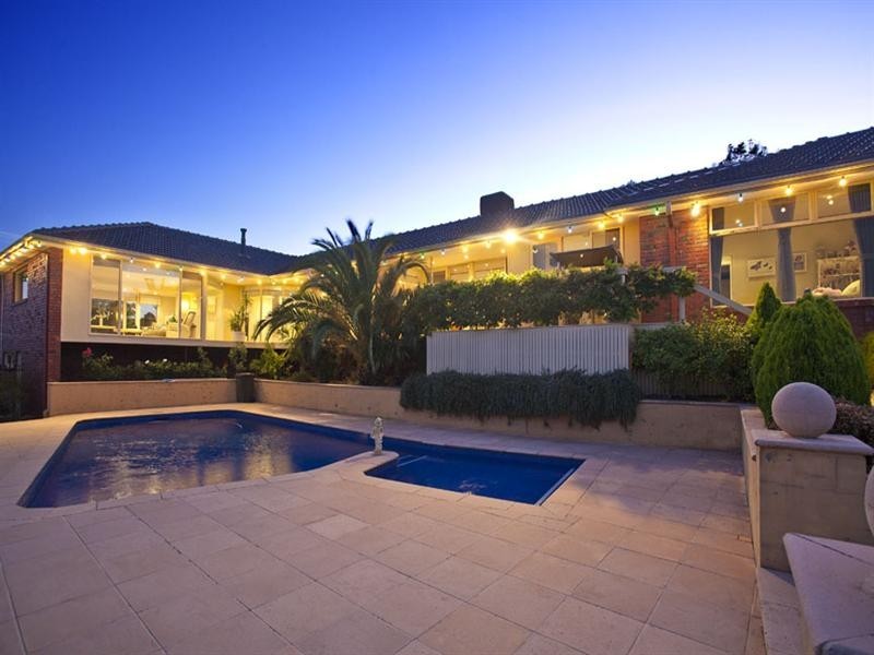 15 Gwingana Crescent, Glen Waverley VIC 3150