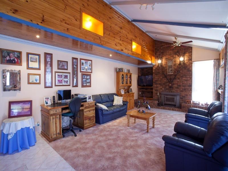 25 Stuart Avenue, Hampton Park VIC 3976