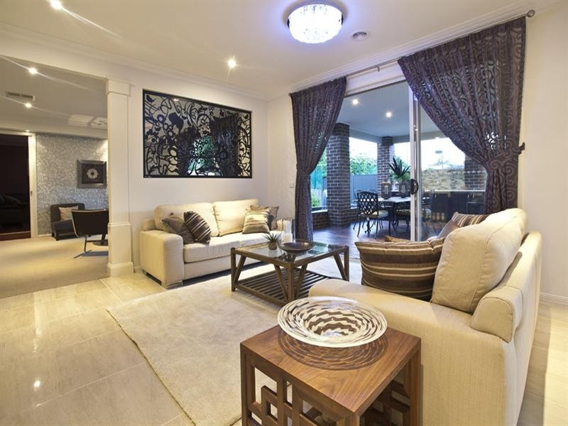 323 Gallaghers Road, Glen Waverley VIC 3150