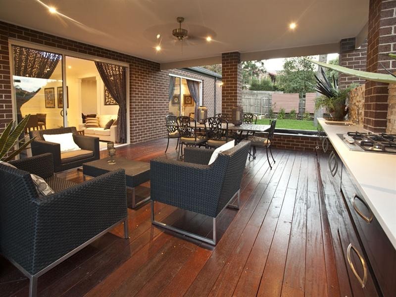 323 Gallaghers Road, Glen Waverley VIC 3150