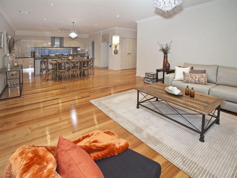 36 Golden Grove, Glen Waverley VIC 3150