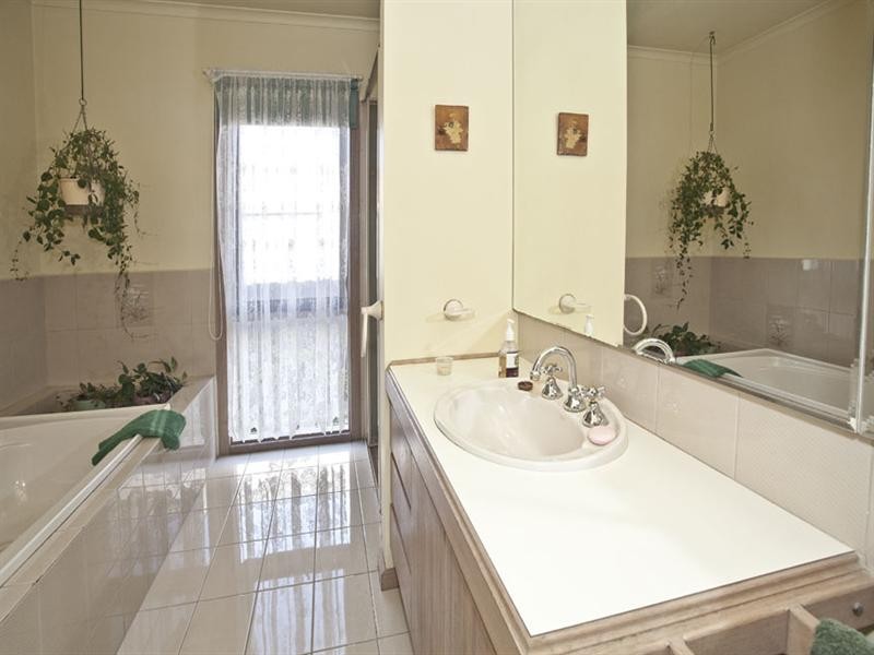 20 Plymouth Street, Glen Waverley VIC 3150