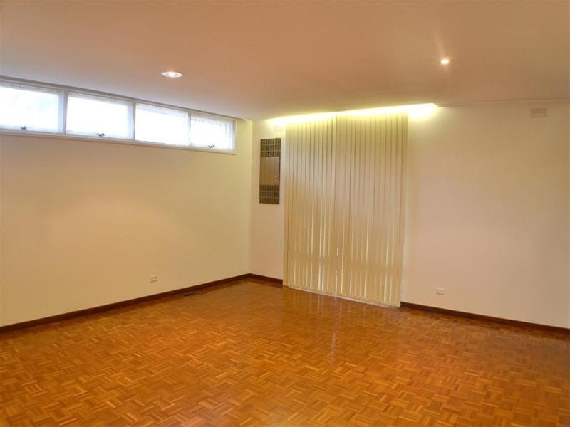 881 High Street Road, Glen Waverley VIC 3150