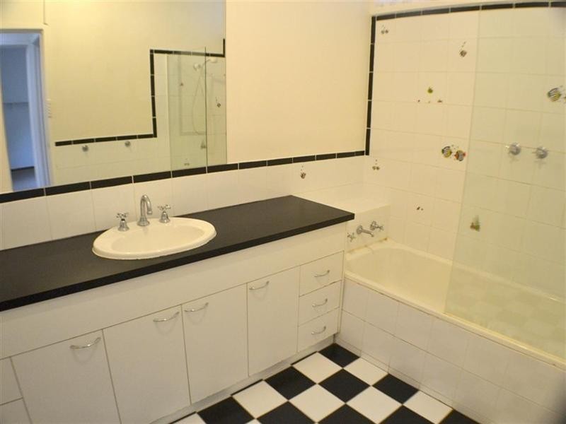 881 High Street Road, Glen Waverley VIC 3150