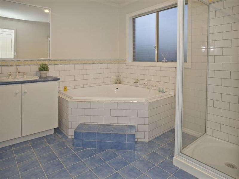 2 The Grove, Glen Waverley VIC 3150