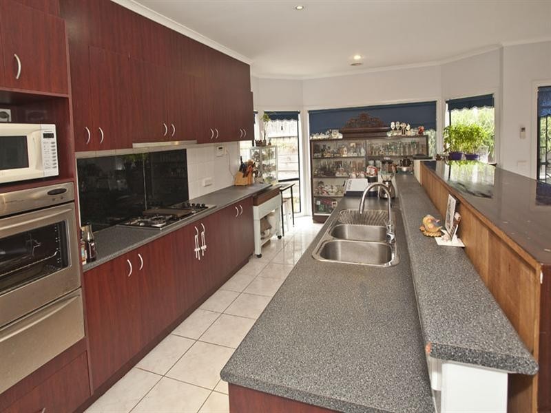 28 Georgette Crescent, Endeavour Hills VIC 3802